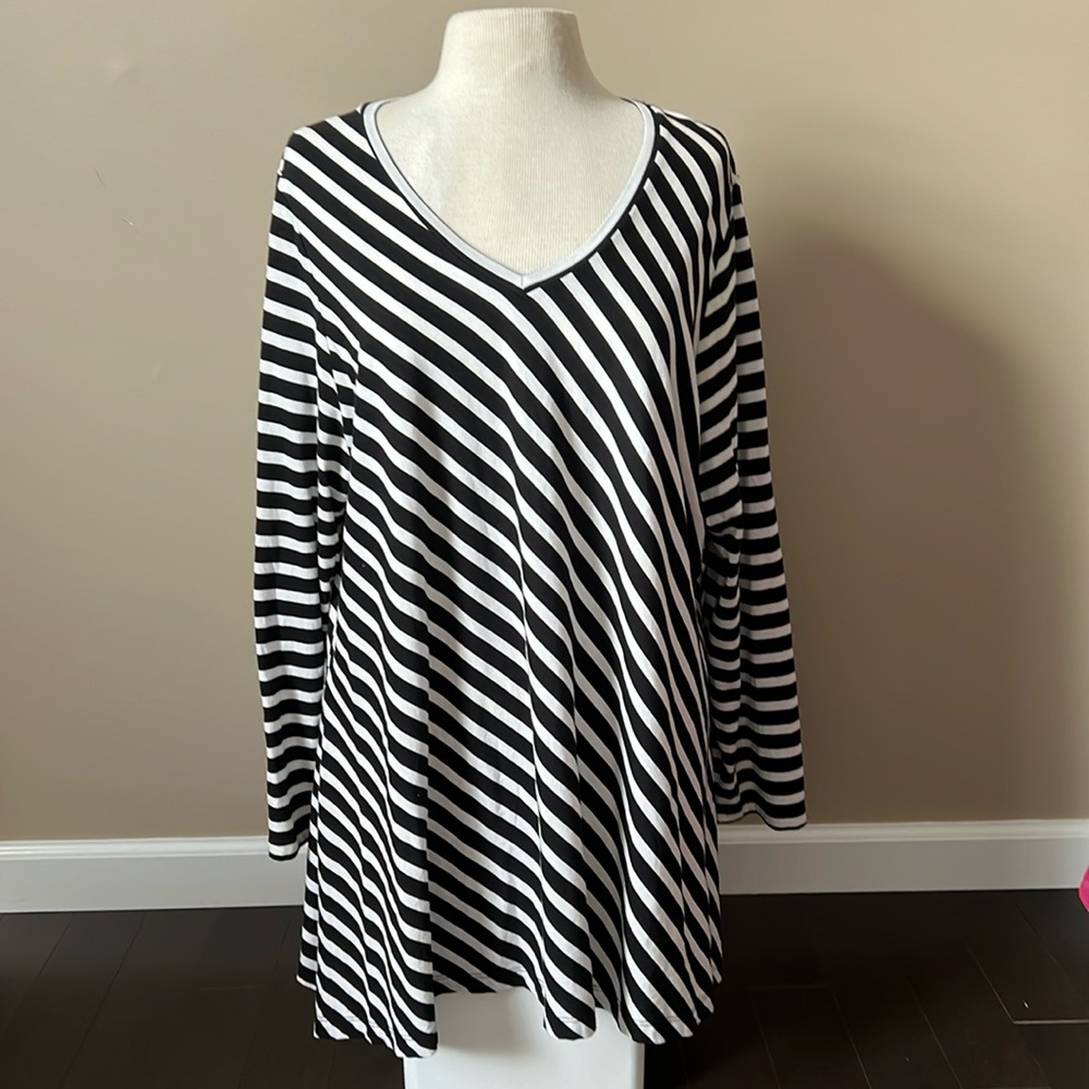 NWOT Anne Klein PLUS SZ blk/white striped Vneck long sleeve tunic 2X